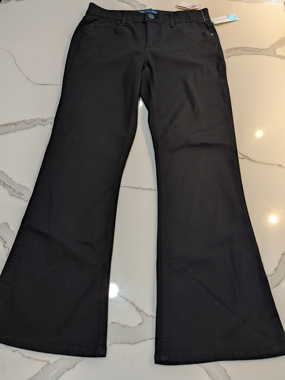Democracy Women’s Black Petite Flared Jeans NWT